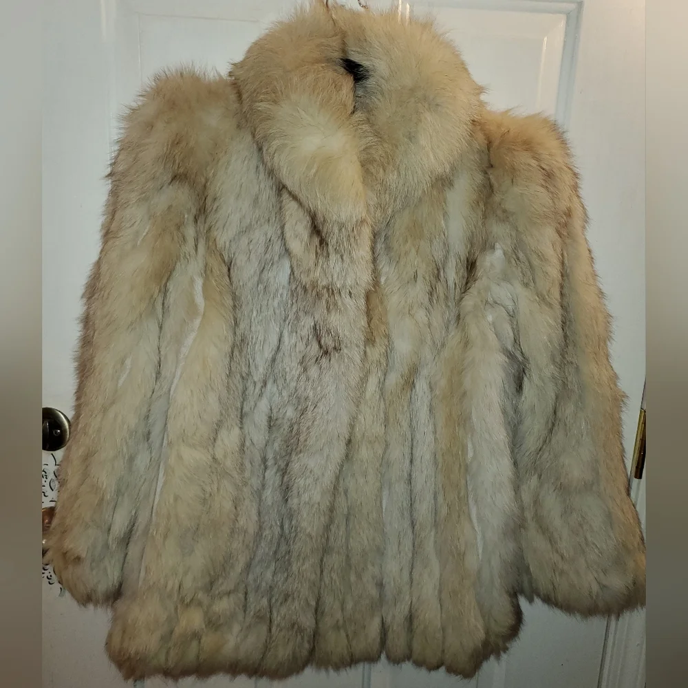 FULL & FLUFFY! FINLAND FOX FUR COAT by NIKI M - Picture 1 of 8
